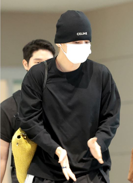 BTS 뷔, 출국