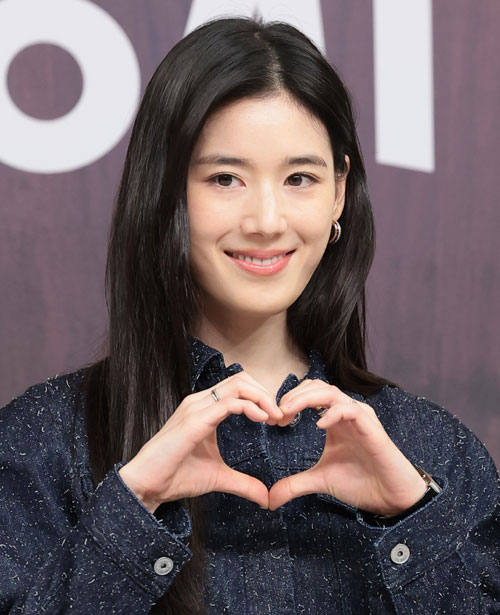 배우 정은채가 4일 서울 양천구 SBS에서 열린 SBS 새 금토드라마 ‘재벌X형사2’ 제작발표회에서 포즈를 취하고 있다. ‘재벌X형사2’는 수사가 막히면 재력으로 판을 뒤집는 재벌형사 진이수(안보현 분)와 새 팀장 주혜라(정은채 분)의 돈발 날리는 유쾌·상쾌·통쾌 사이다 공조 수사극이다. 2026.8.4 뉴스1
