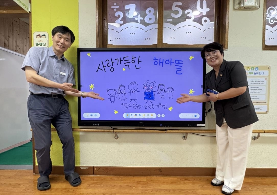 지난 5일 평택 관내 교육 현장인 남부유아체험교육원을 방문한 김경옥 의원(사진=경기도의회)