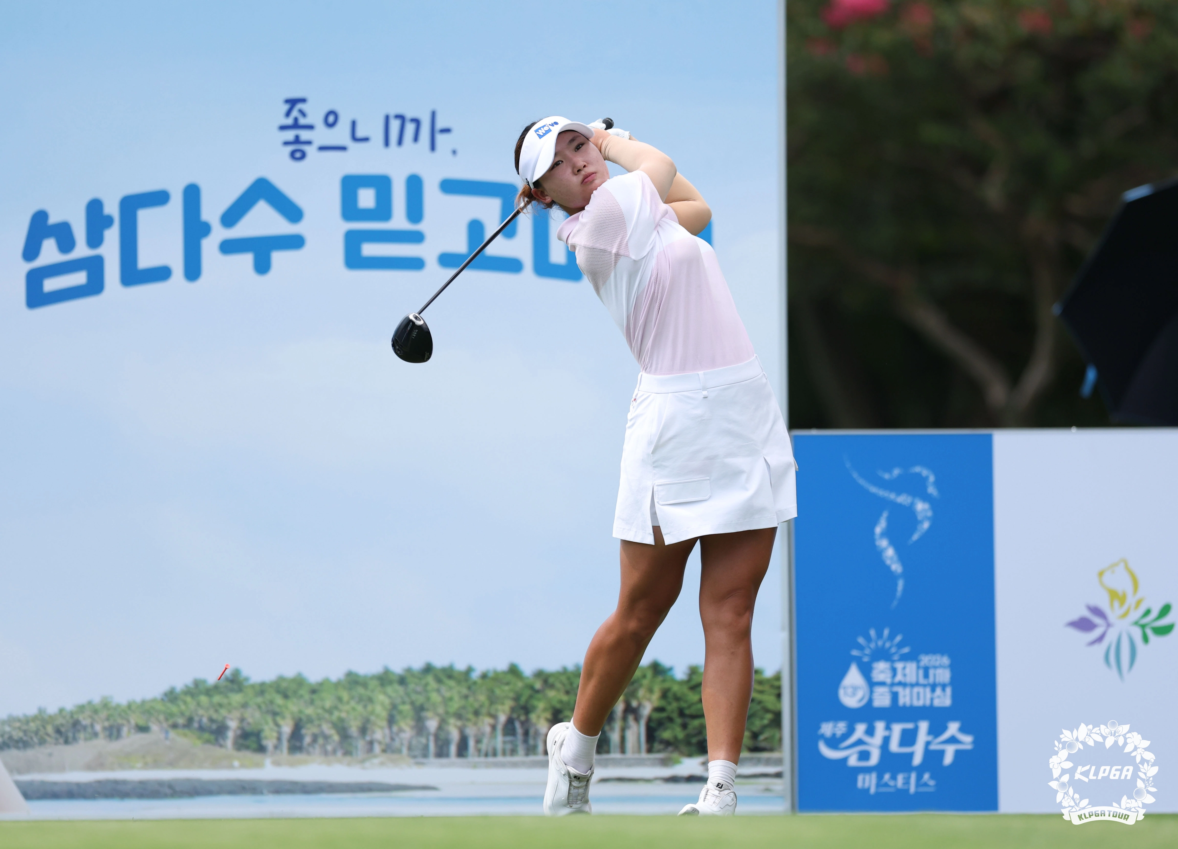 김민솔이 6일 제주 서귀포시 테디밸리 골프＆리조트(파72)에서 열린 KLPGA투어 제주 삼다수 마스터스 1라운드 9번 홀에서 드라이버 티샷을 날리고 있다. 김민솔은 이날 2오버파 74타로 기대에 미치지 못했다.