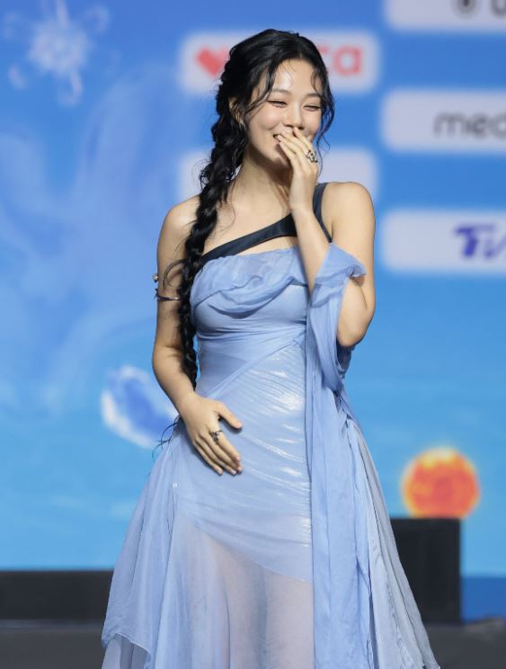 비비, 수줍은 여신