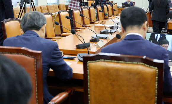 반쪽짜리 선관위 국조특위 청문회