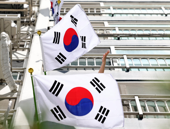 ‘광복 81주년, 나라 사랑 태극기 달기 운동’