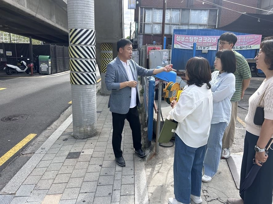 현장 점검 중인 박승진 의원. 서울시의회 제공