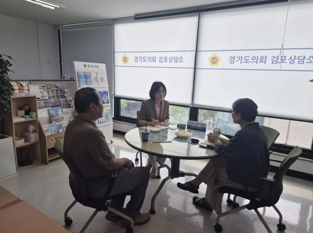 ▲ 19일 김포상담소에서 정담회를 갖은 최명진 의원(사진=경기도의회)