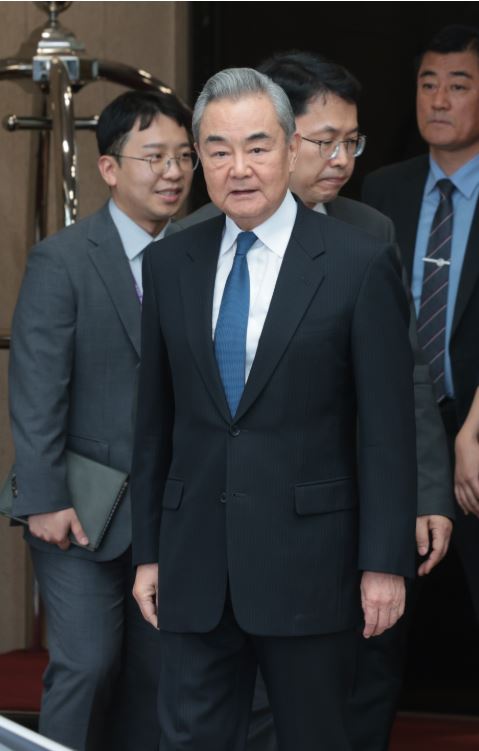 김포공항 통해 입국하는 왕이 외교부장