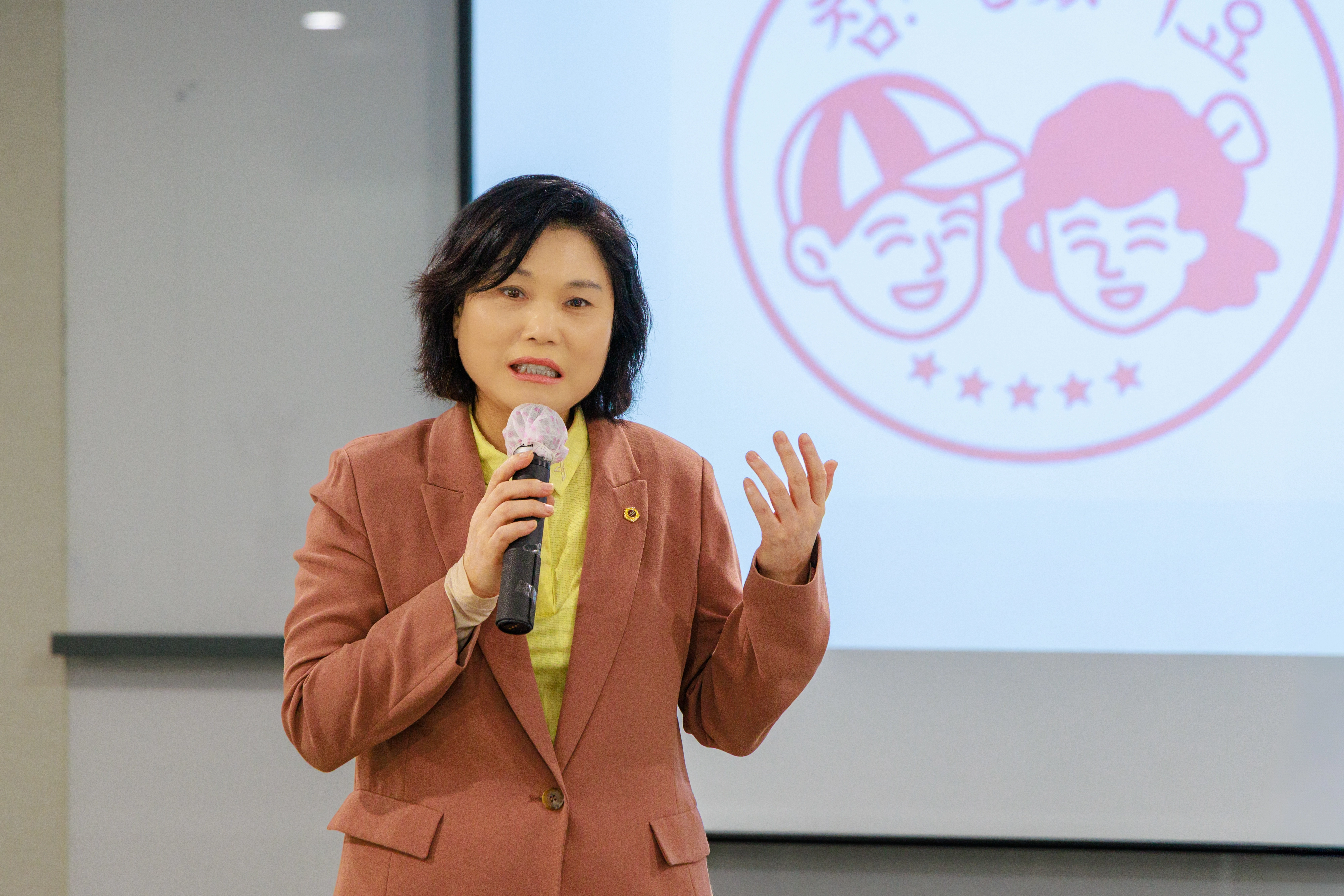 박춘선 의원은 이날 지역 주민들과 함께 시와 환경을 주제로 깊이 있는 대화를 나누며 인문학적 소통의 의미를 더했다. 서울시의회 제공