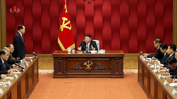 김정은, 당 정치국 확대회의 지도