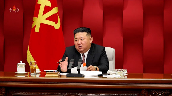 김정은, 당 정치국 확대회의 지도