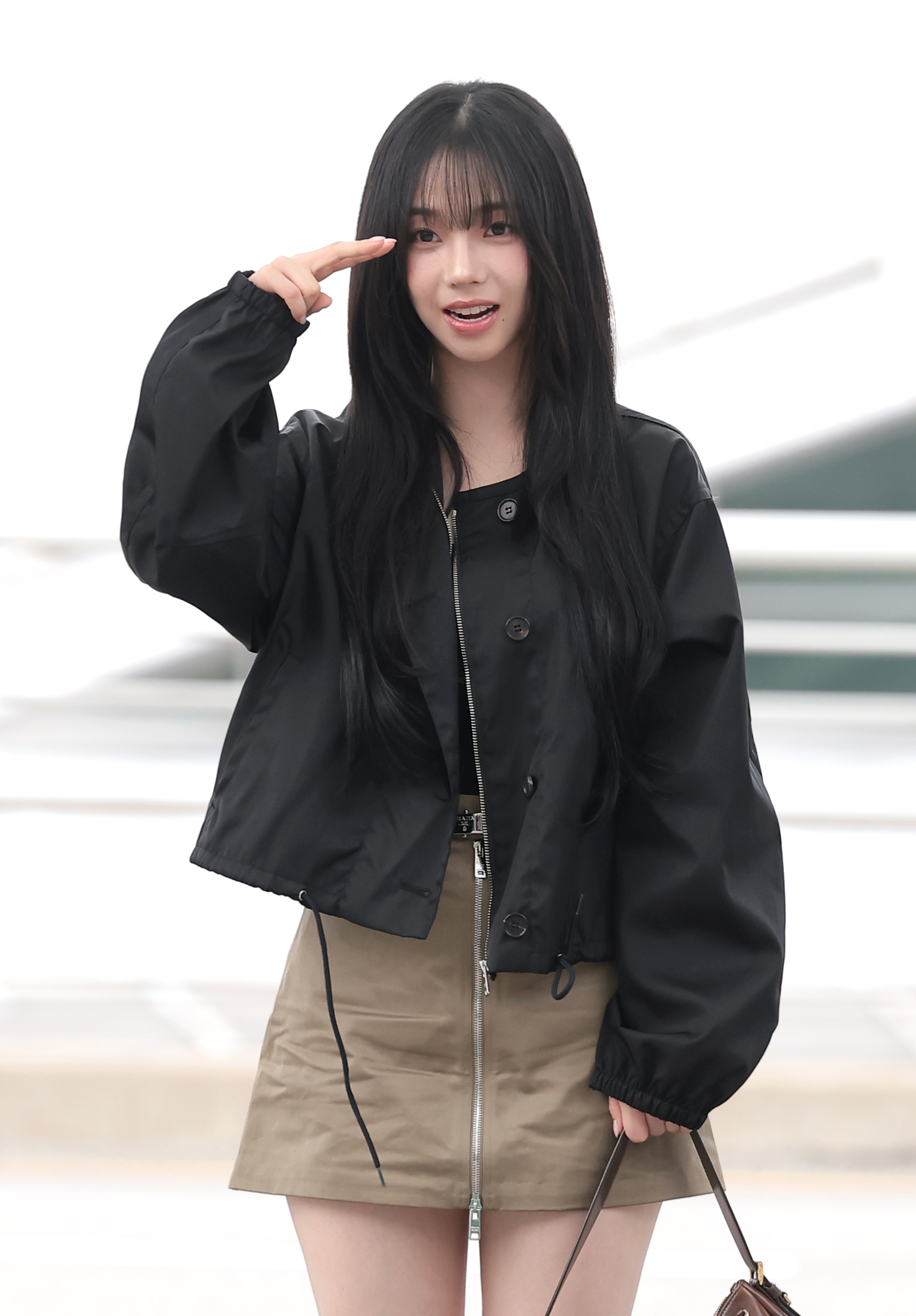 에스파(Aespa) 카리나가 해외 일정을 위해 27일 오전 인천국제공항을 통해 싱가포르로 출국하고 있다. 2026.8.27. 뉴스1
