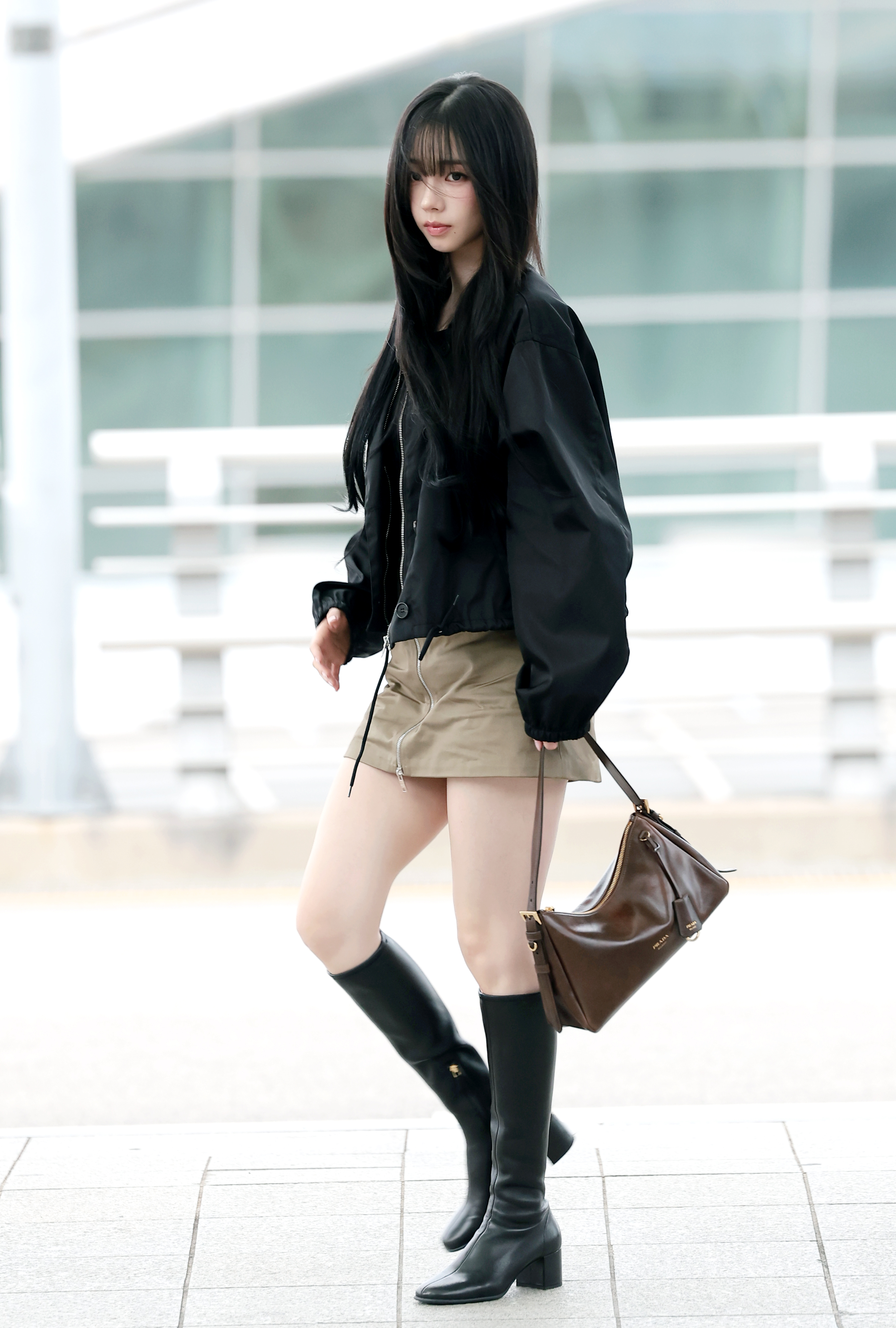 에스파(Aespa) 카리나가 해외 일정을 위해 27일 오전 인천국제공항을 통해 싱가포르로 출국하고 있다. 2026.8.27. 뉴스1