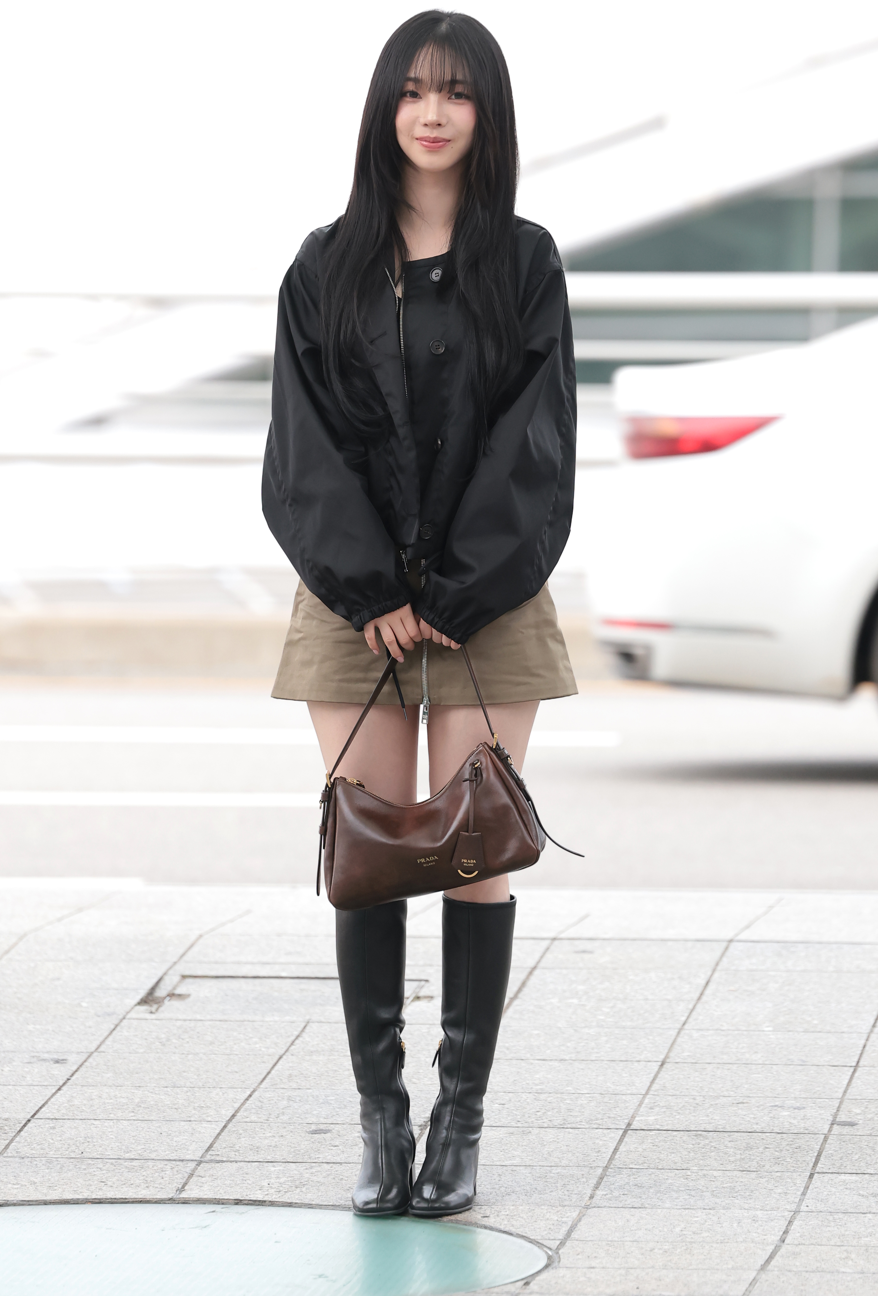 에스파(Aespa) 카리나가 해외 일정을 위해 27일 오전 인천국제공항을 통해 싱가포르로 출국하고 있다. 2026.8.27. 뉴스1