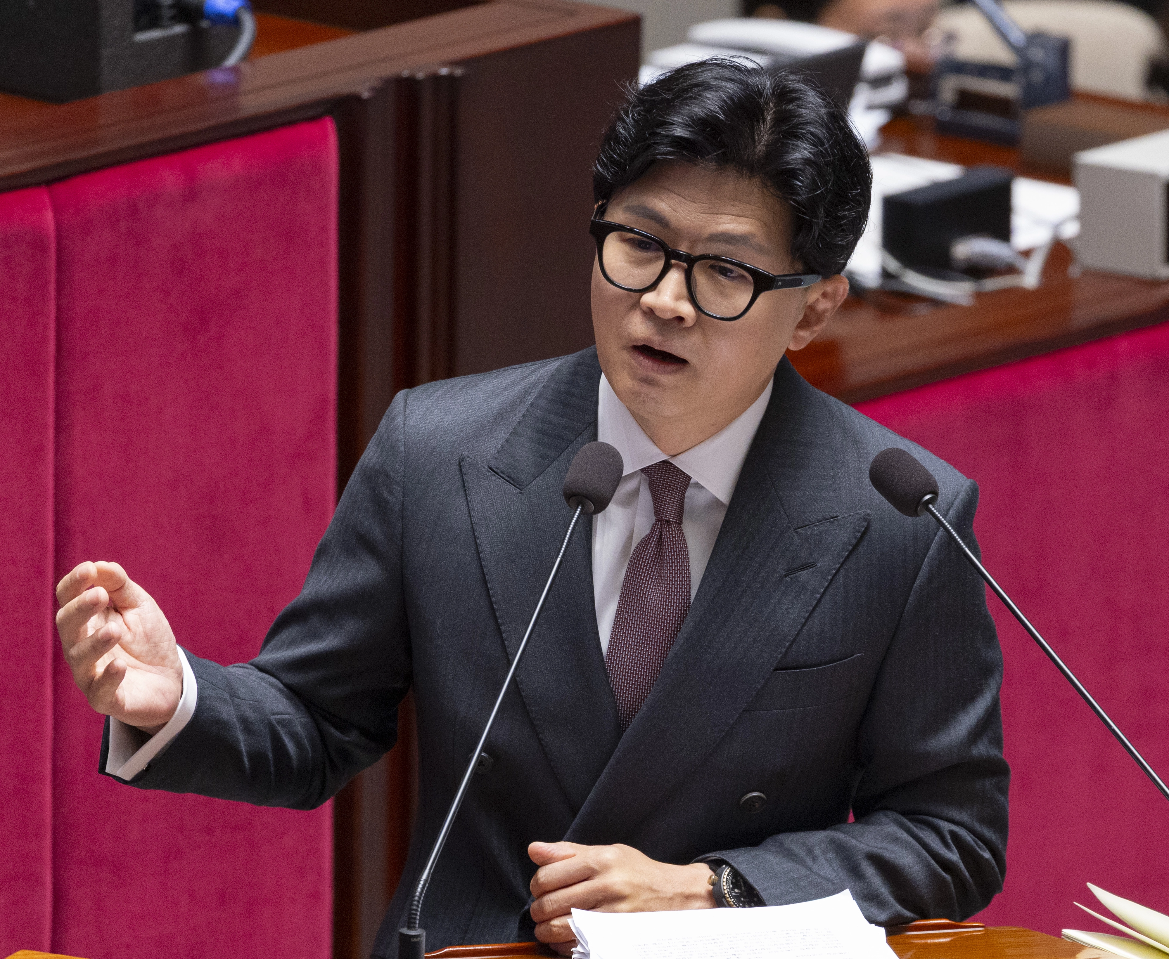 무소속 한동훈 의원이 24일 국회에서 열린 예산결산특별위원회 전체 회의에서 장미란 씨 실종 사건 관련한 질의를 하고 있다. 연합뉴스