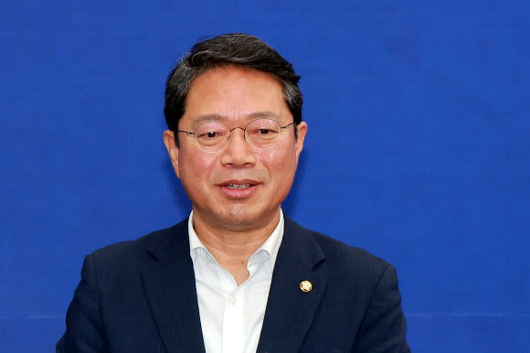 법무부 장관 후보자에 민주당 김승원 의원