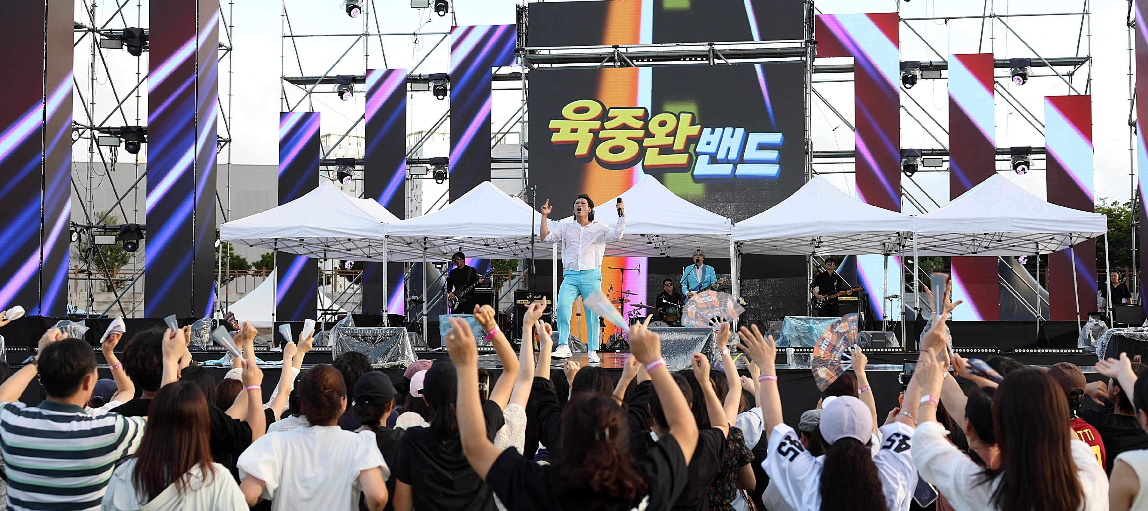 제4회 강진하맥축제장 공연 모습.