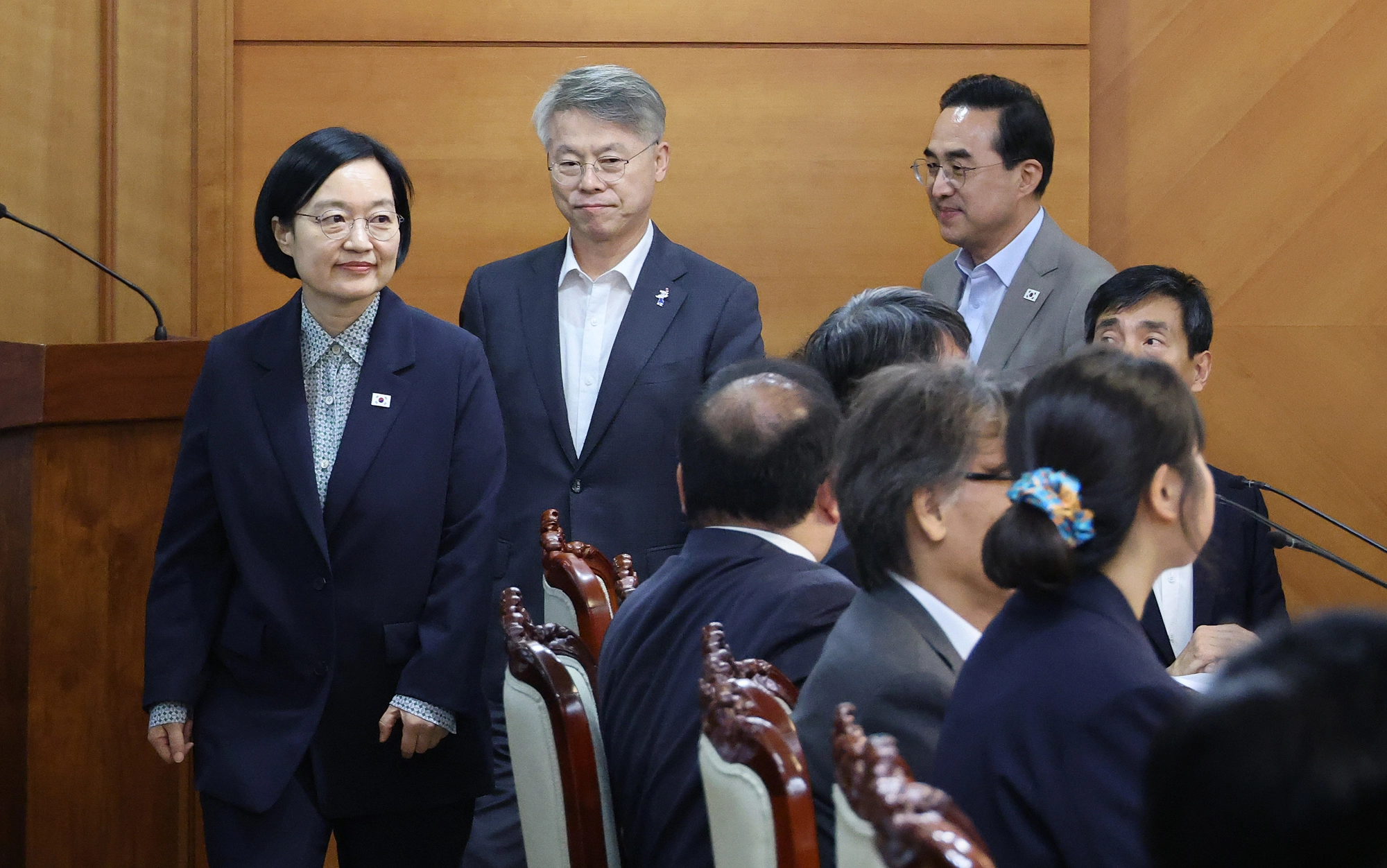한 총리, 전남광주통합 첫 지원위원회 회의 주재한성숙(왼쪽부터) 국무총리가 31일 정부서울청사에서 주재한 전남광주통합특별시 지원위원회 1차 회의에 민형배 전남광주시장, 박홍근 기획예산처 장관과 함께 입장하고 있다.
연합뉴스