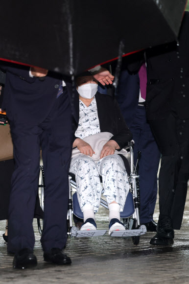 1심 선고 공판 출석하는 한학자 통일교 총재