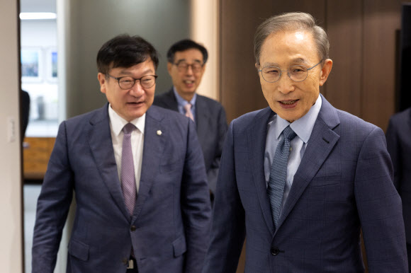 정점식 원내대표, 이명박 전 대통령 예방