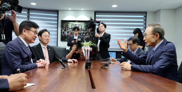 이명박 전 대통령 만난 국민의힘 정점식 원내대표