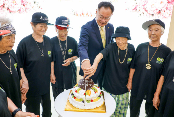 ‘여든 아닌 세 돌’