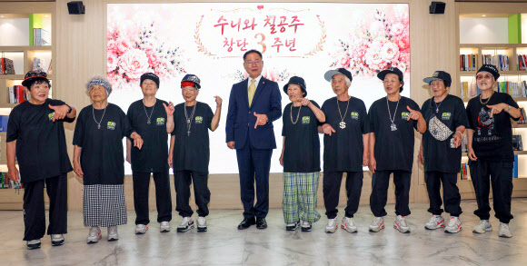 ‘여든 아닌 세 돌’