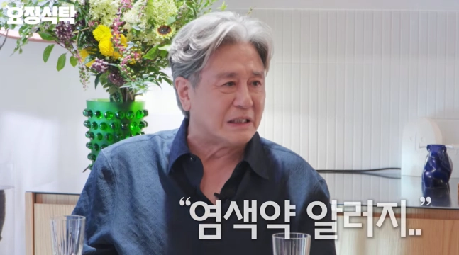 배우 최민식이 백발을 유지하는 이유를 밝혔다. 유튜브 채널 ‘요정재형’ 캡처