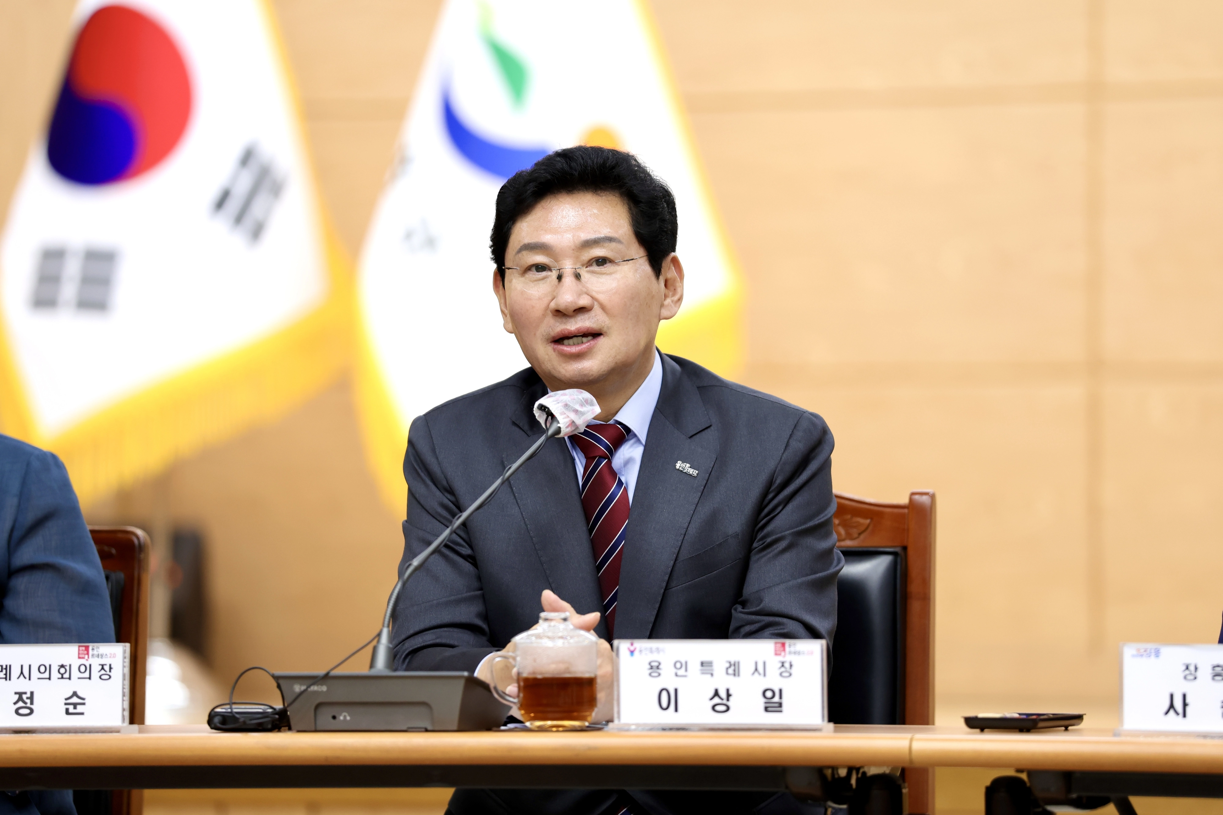 1일 장흥군청에서 열린 용인시-장흥군 자매결연 협약식에서 이상일 시장이 인사말을 하고 있다. 용인시 제공