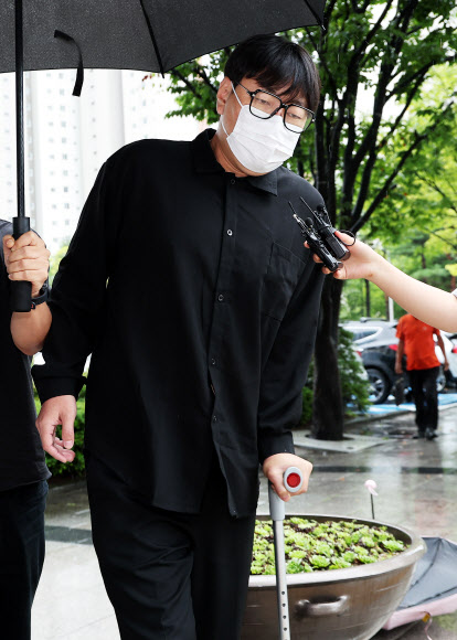 1심 선고공판 출석하는 개그맨 이진호