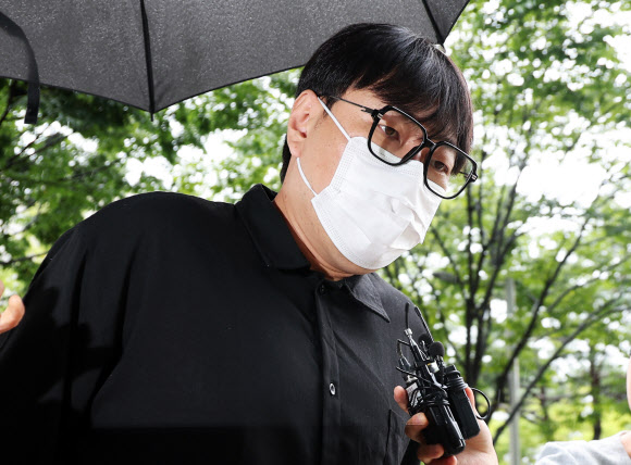 1심 선고공판 출석하는 개그맨 이진호