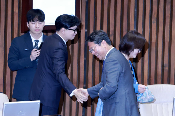 법무장관 후보자와 법무장관 출신 의원