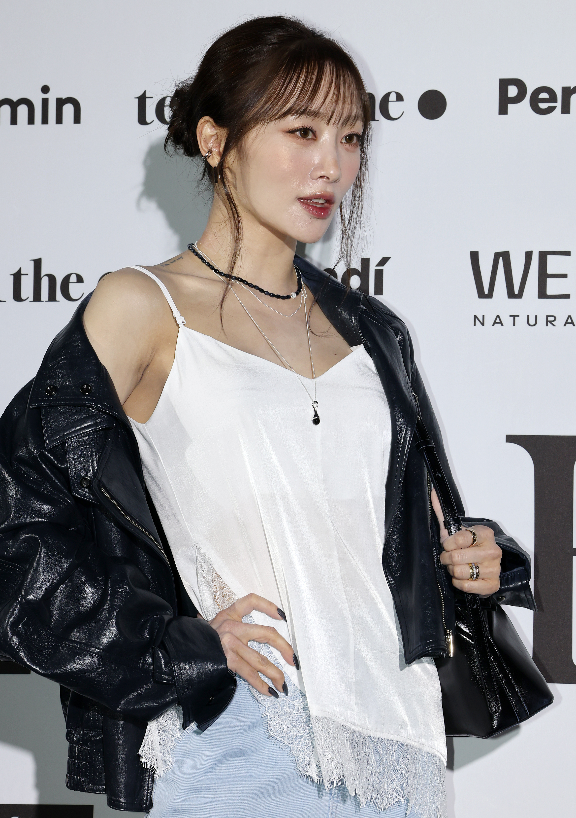 가수 니콜이 1일 서울 중구 동대문디자인플라자(DDP)에서 열린 2027 S/S서울패션위크 리이(RE RHEE) 컬렉션에 참석해 포즈를 취하고 있다. 2026.9.1. 뉴스1