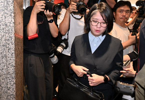 용혜인 성평등가족부 장관 후보자가 2일 서울 서대문구에 마련된 인사청문회 준비 사무실로 출근하고 있다. 2026.9.2 [공동취재] 연합뉴스