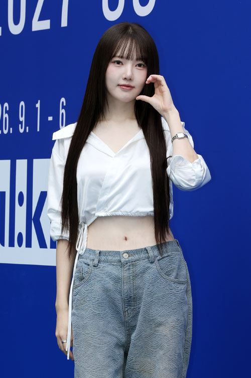 가수 예린이 2일 서울 중구 동대문디자인플라자(DDP)에서 열린 2027 S/S서울패션위크 얼킨(ul:kin) 컬렉션에 참석해 포즈를 취하고 있다. 2026.9.2 뉴스1