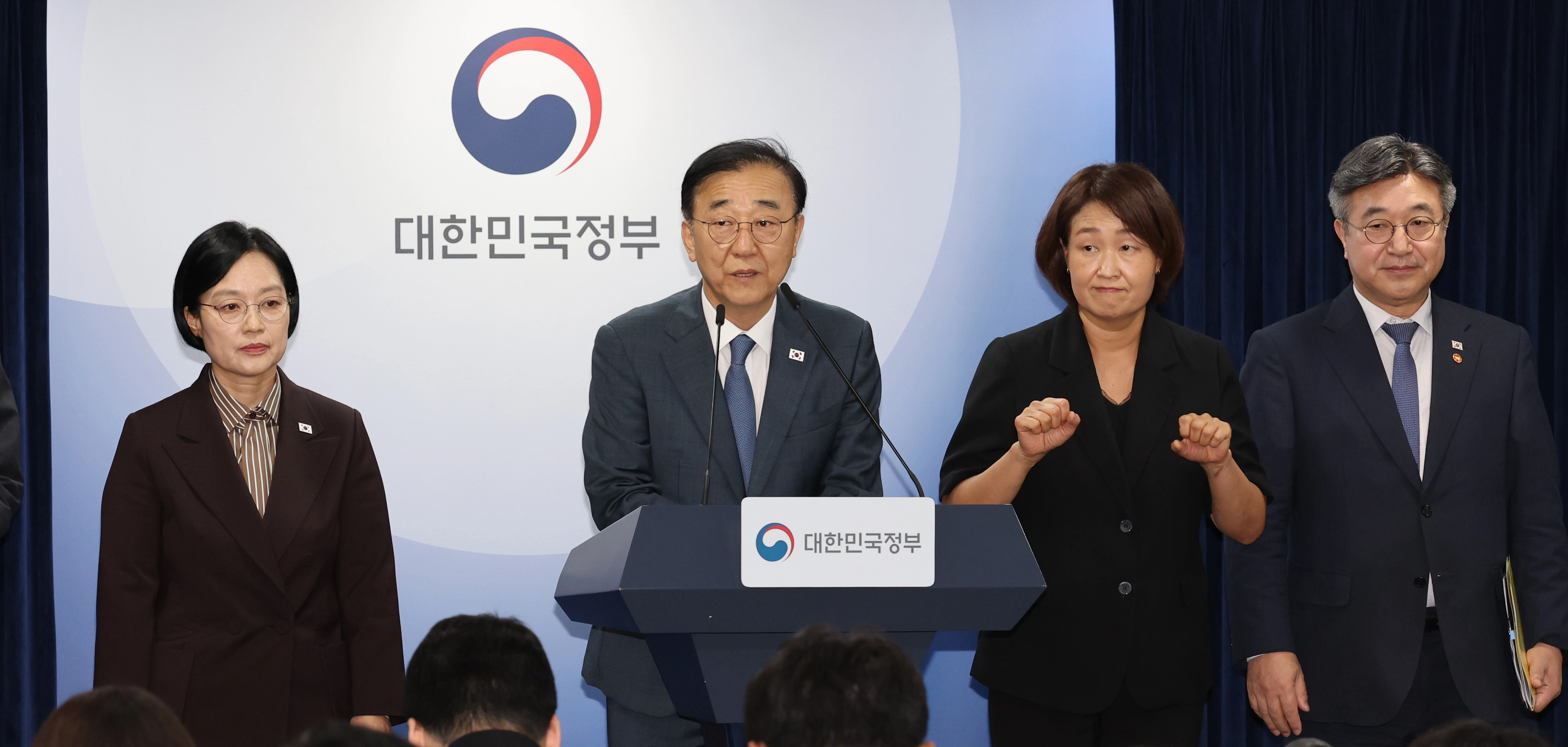 김윤덕 장관, 공공기관 이전 기자회견김윤덕 국토교통부장관이  3일 서울 종로구 정부서울청사에서 행정·공공기관 이전 관련 기자회견을 하고 있다. 뉴스1