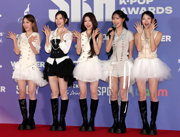 그룹 리센느가 6일 경기 고양 킨텍스 제1전시장에서 열린 2026 스포티비 케이팝 시상식(SKA) 포토월에서 포즈를 취하고 있다. 2026.9.6 연합뉴스