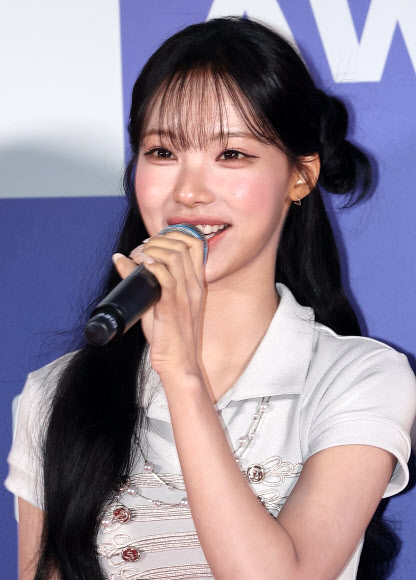 그룹 리센느의 원이가 6일 경기 고양 킨텍스 제1전시장에서 열린 2026 스포티비 케이팝 시상식(SKA) 포토월에서 인사말을 하고 있다. 2026.9.6 연합뉴스
