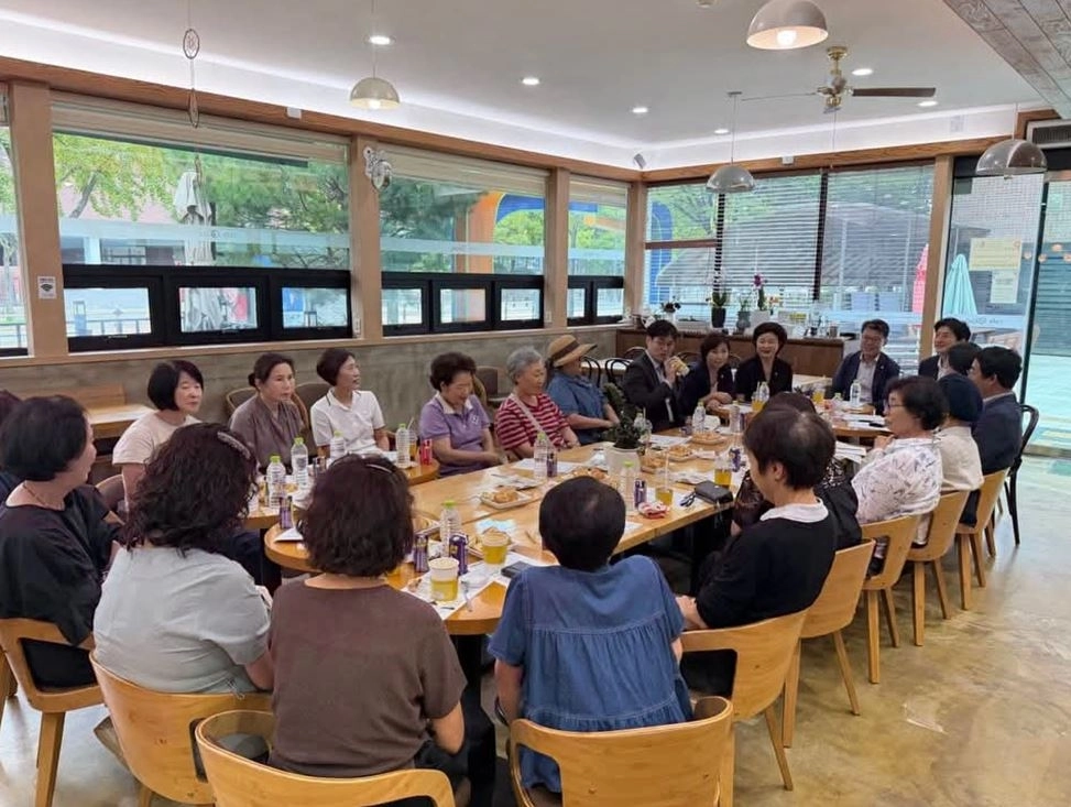 지난 5일 ‘기쁜우리보호작업장’ 근로장애인 보호자 간담회에 참석한 송순효 의원. 서울시의회 제공