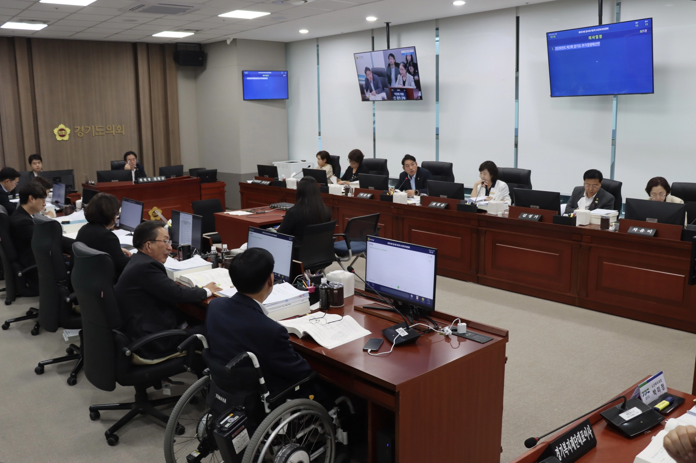 ▲경기도의회 보건복지위원회가 7일 상임위 회의실에서 복지국 소관 2026년도 제2회 추가경정예산안을 심사하고 있다. (사진=경기도의회)