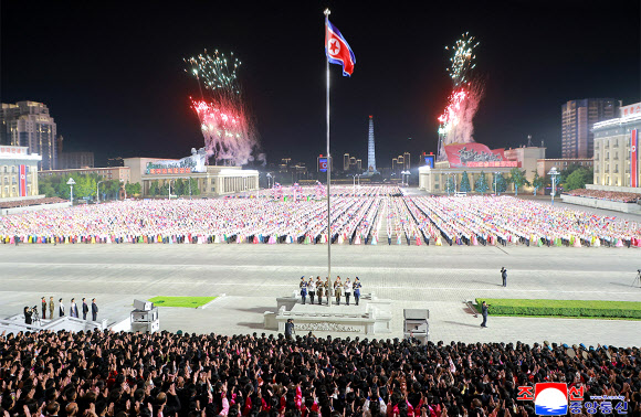 북한은 ‘공화국 창건’ 78주년(정권수립일·9·9절)을 맞아 지난 8일 평양 김일성광장에서 시가행진과 청년학생들의 경축야회를 진행했다고 조선중앙통신이 9일 보도했다. 2026.9.9  평양 조선중앙통신 연합뉴스