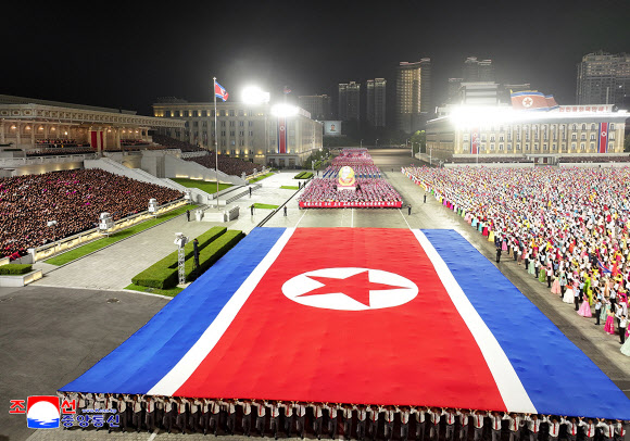 북한은 ‘공화국 창건’ 78주년(정권수립일·9·9절)을 맞아 지난 8일 평양 김일성광장에서 시가행진과 청년학생들의 경축야회를 진행했다고 조선중앙통신이 9일 보도했다. 2026.9.9  평양 조선중앙통신 연합뉴스