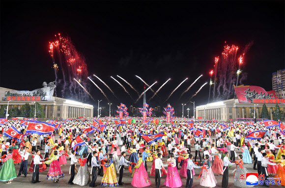 북한은 ‘공화국 창건’ 78주년(정권수립일·9·9절)을 맞아 지난 8일 평양 김일성광장에서 시가행진과 청년학생들의 경축야회를 진행했다고 조선중앙통신이 9일 보도했다. 2026.9.9  평양 조선중앙통신 연합뉴스