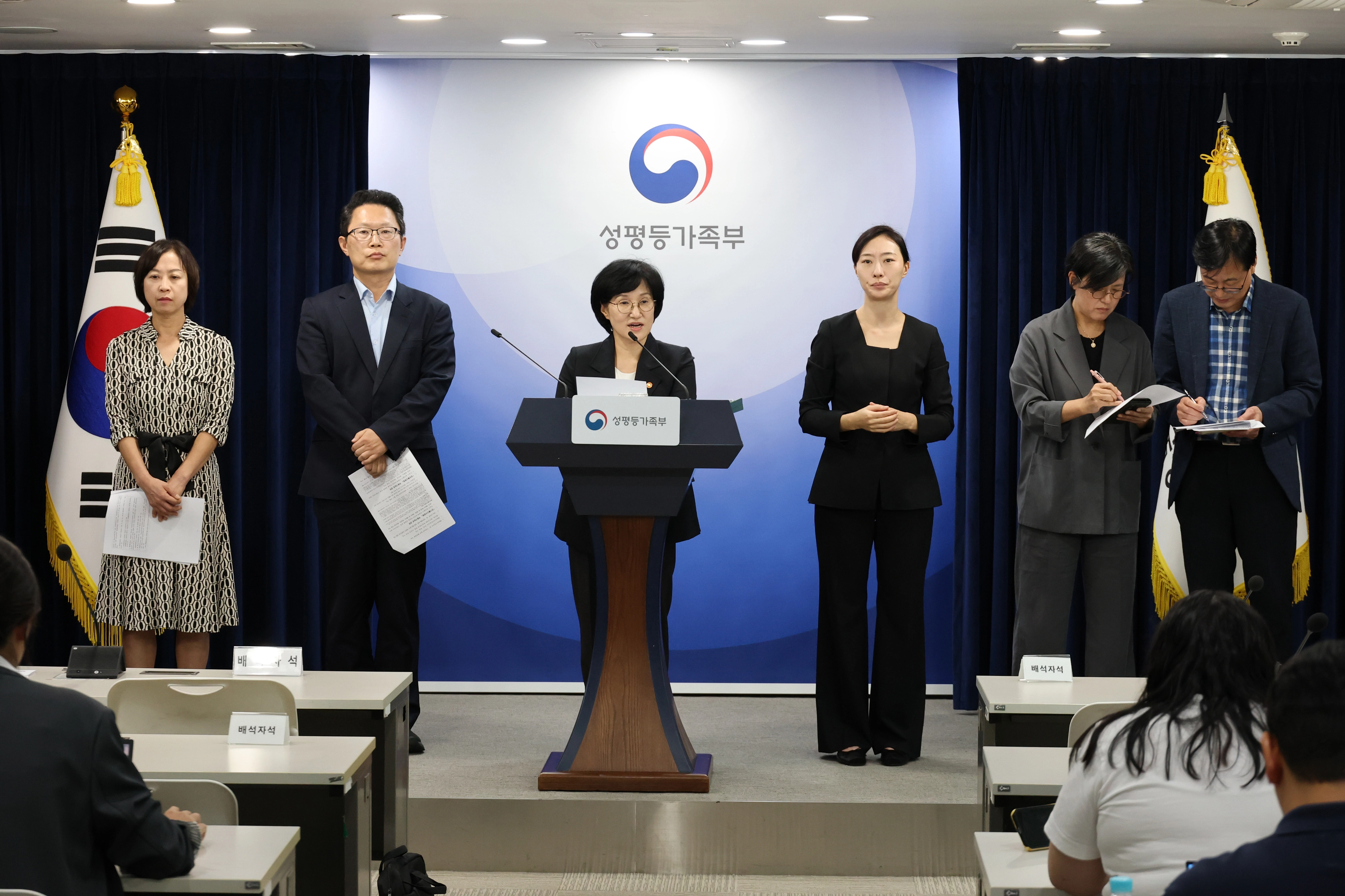 성평등가족부, 구글 디지털 성범죄 피해 정보 유출 관련 브리핑원민경 성평등가족부 장관이 11일 정부서울청사에서 구글 디지털 성범죄 피해 정보 유출 관련 브리핑을 하고 있다. 연합뉴스