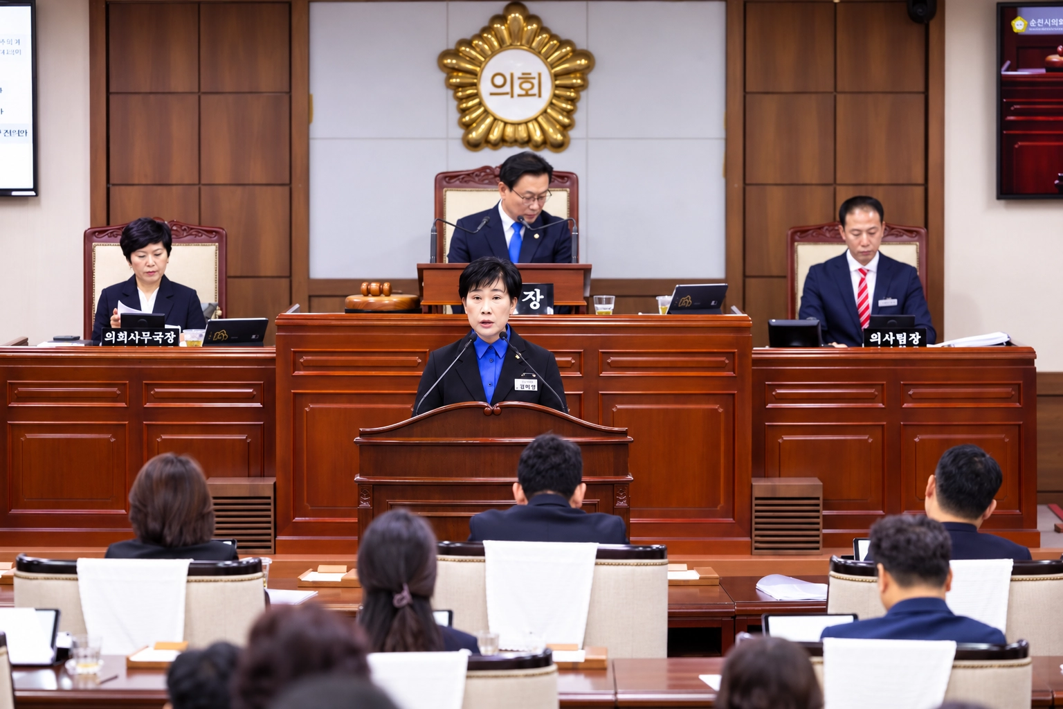 김미영 순천시의원이 ‘환경미화원의 안전한 작업환경 조성을 위한 제도 개선 촉구 건의안’을 대표  발의하고 있다.
