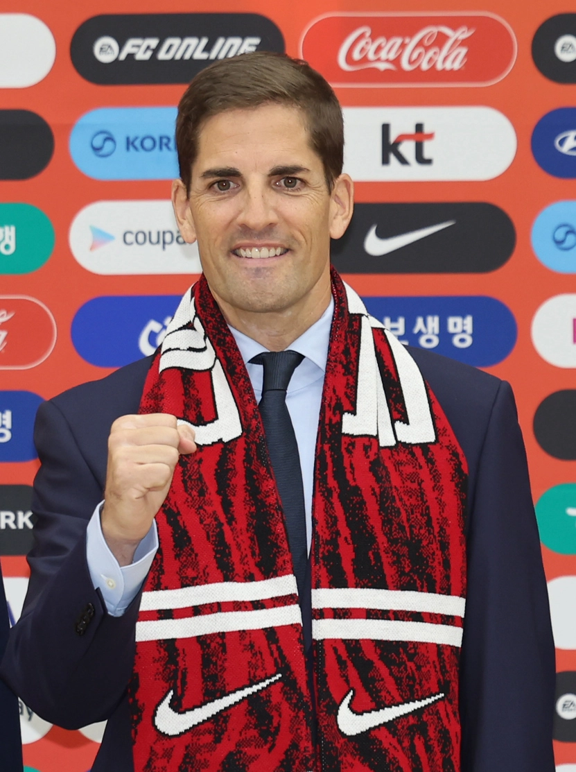 로베르트 모레노 축구대표팀 임시 감독.
뉴시스