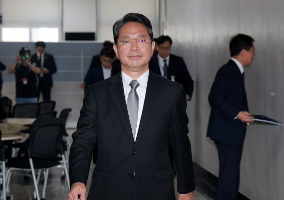 김승원 법무부 장관 후보자가 15일 국회에서 인사청문회장으로 향하고 있다. 2026.9.15  연합뉴스