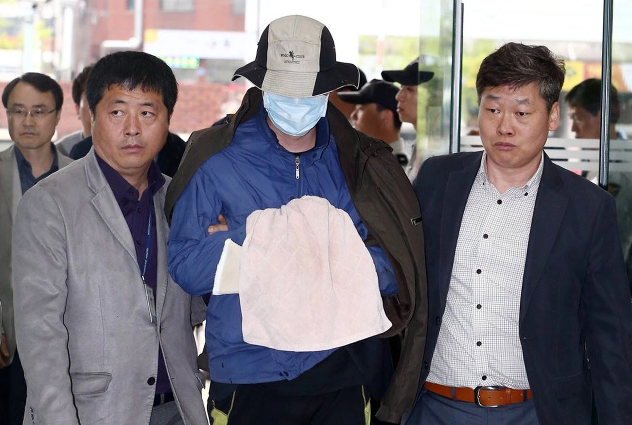 경찰에 연행되고 있는 범인 한 모씨   연합뉴스