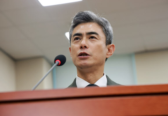 인사말 하는 강신철 국방부 장관 후보자