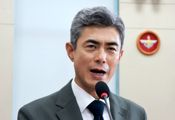 인사말 하는 강신철 국방장관 후보자