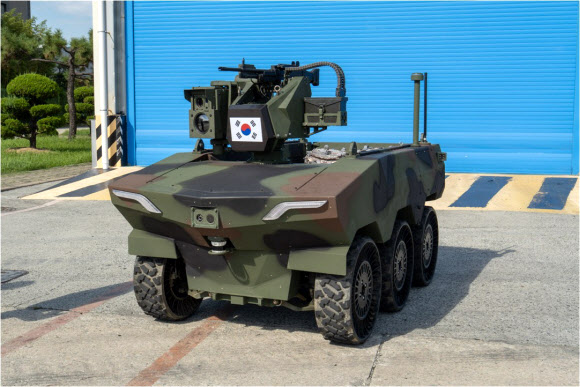 지난 14일 경남 창원 한화에어로스페이스 창원2사업장 성능시험장에서 다목적 무인차량 아리온스멧(Arion-SMET)이 이내 방향을 틀어 앞서가는 사람을 자연스럽게 따라가는 ‘자율 추종’ 기능을 선보였다. 사진은 한화에어로스페이스의 다목적 무인차량 아리온스멧. 2026.9.17  한화에어로스페이스 제공