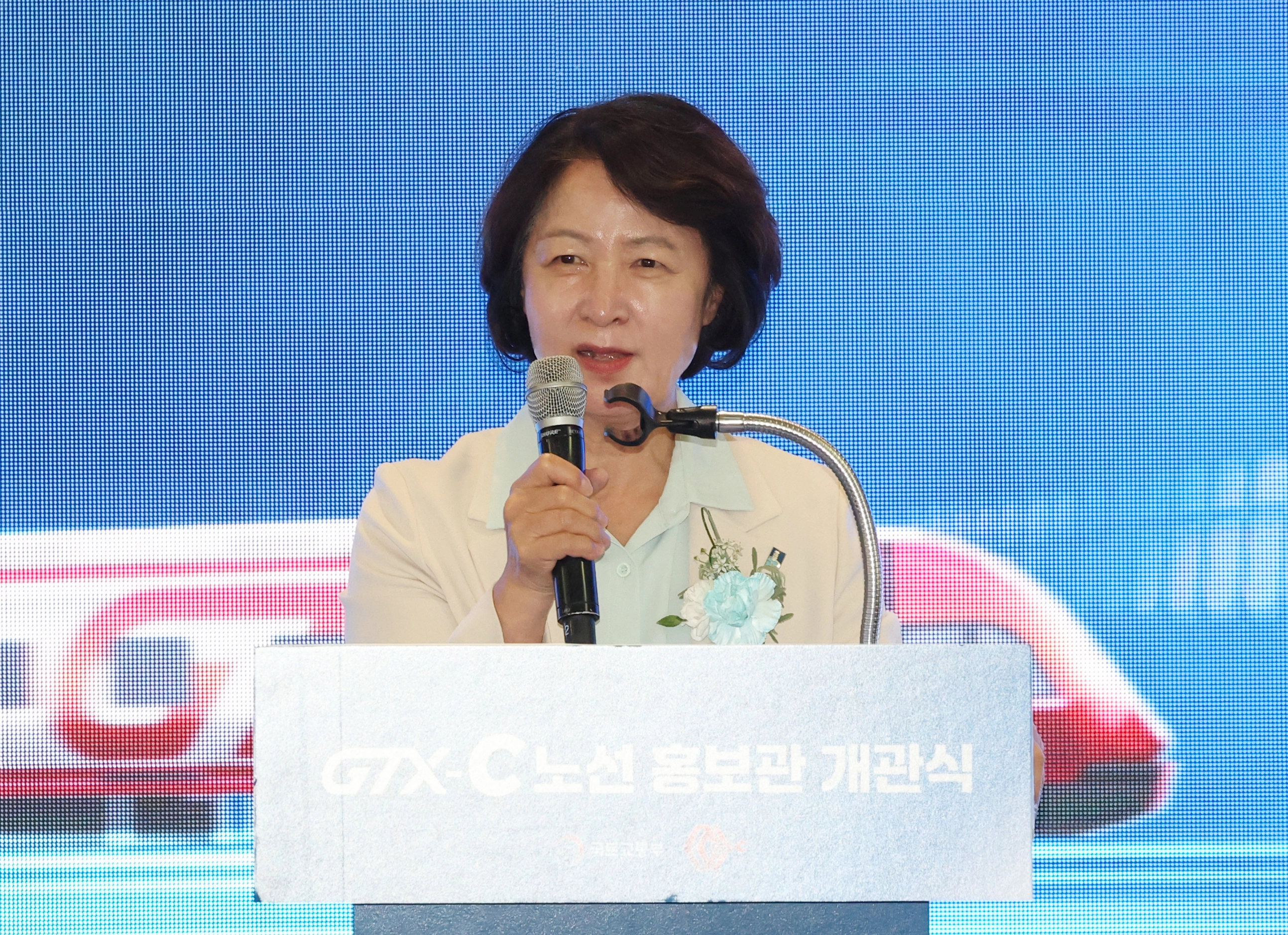 축사하는 추미애 경기도지사추미애 경기지사가 지난 15일 경기 수원시 팔달구 수원역에서 열린 GTX-C노선 홍보관 개관 행사에서 축사하고 있다.